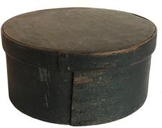 F31 New England 19th Century Pantry Box, with original dry windsor green paint, with over lapping bentwood sides, secured with small metal tacks. Heavy construction Measurements are 8" diameter x 4" tall