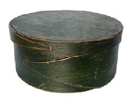 F526 19th century New England Pantry Box in its dry original Windsor green paint. Steamed and bentwood sides with opposing fingered body and lid secured with tacked and wooden pegged construction. Natural patina interior. Circa 1850s. Measurements: 8 diameter x 3 ½ tall.