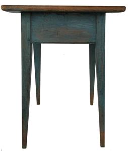 E485 18th century Eastern Shore Maryland splay leg Stand hepplewhite Stand, original blue paint, the base is all mortised peg, the top is held on with tee nails , large beaded apron, the wood is white oak legs and yellow pine apron Circa 1780 Measurements are 25 1/2" tall 18" wide x 15 1/2" deep