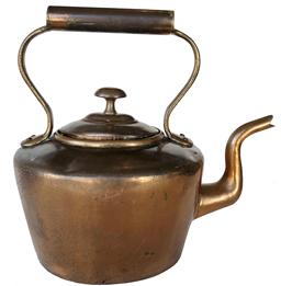 E29 Early to mid 18th century American hand made copper teapot or kettle with dovetailed bottom , goose neck spout and hand welded bottom c1760.. Measures 12 inches to the top of its handle,13 inches from spout to back and 8.5 inches across its sides.