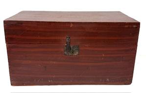 M276 19th century Pennsylvania original red and black painted and decorated box with hinged lid and clean, natural patina interior featuring a dust molding edge. Box retains what appears to be the original lock and hinges. Measurements: 28 ¼ wide x 15 deep x 14 ¼ tall.