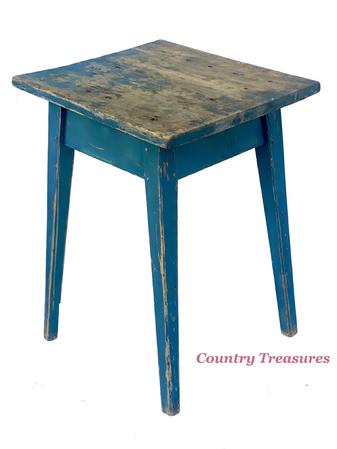 E584 Early 19th century Maryland splay leg hepplewhite Stand, original blue paint, the base is all mortised peg, the top is held on with sqaure head nails Circa 1820